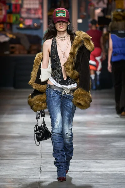 Look 32